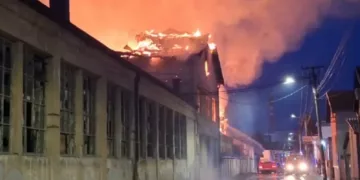 Gori štamparija „Prosveta“ u Nišu